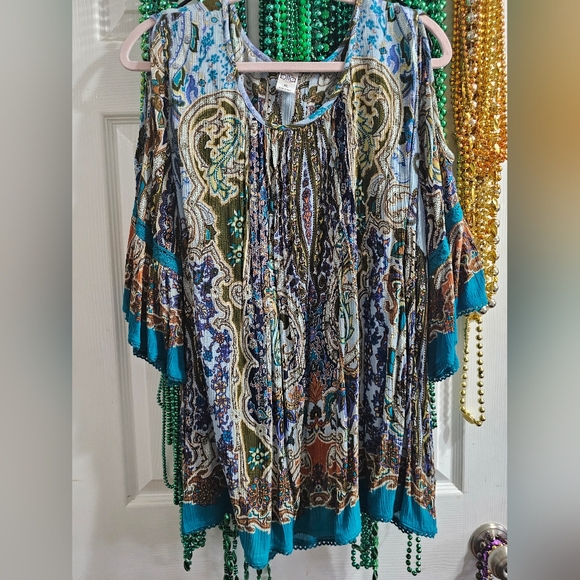 LIKE NEW COLD SHOULDER BLOUSE - Picture 5 of 6